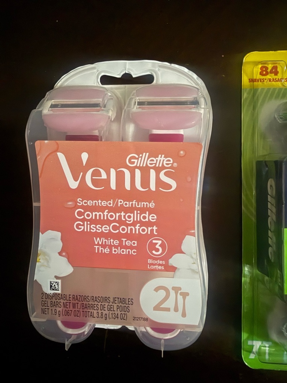 Gillette Venus White Tea Disposable Razor Pack - Pink - Picture 2 of 3